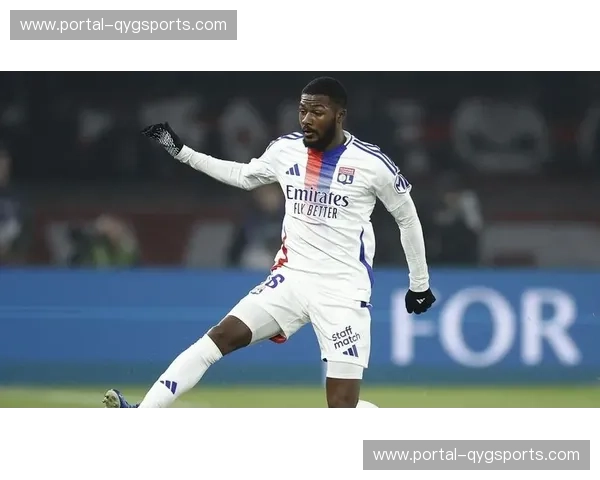 冬窗新援迅速适应体系 奈尔斯在里昂中场展现拦截能力